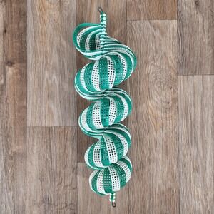 Vintage Green & White Plastic Mesh Wind Spinner Swirl Christmas‎ Holiday Decor